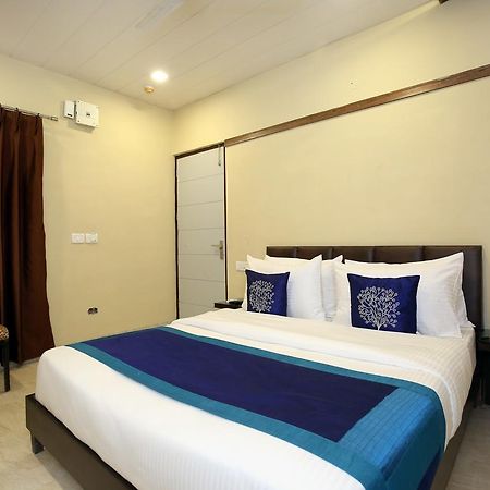 Capital O 9822 Hotel Seven Chandīgarh Zewnętrze zdjęcie