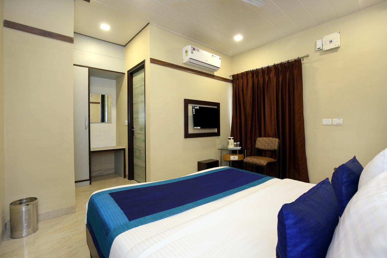 Capital O 9822 Hotel Seven Chandīgarh Zewnętrze zdjęcie