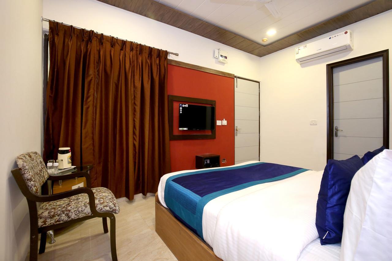 Capital O 9822 Hotel Seven Chandīgarh Zewnętrze zdjęcie