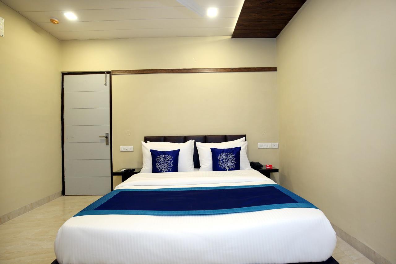 Capital O 9822 Hotel Seven Chandīgarh Zewnętrze zdjęcie