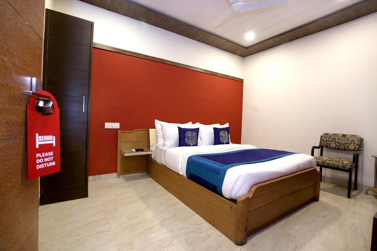 Capital O 9822 Hotel Seven Chandīgarh Zewnętrze zdjęcie
