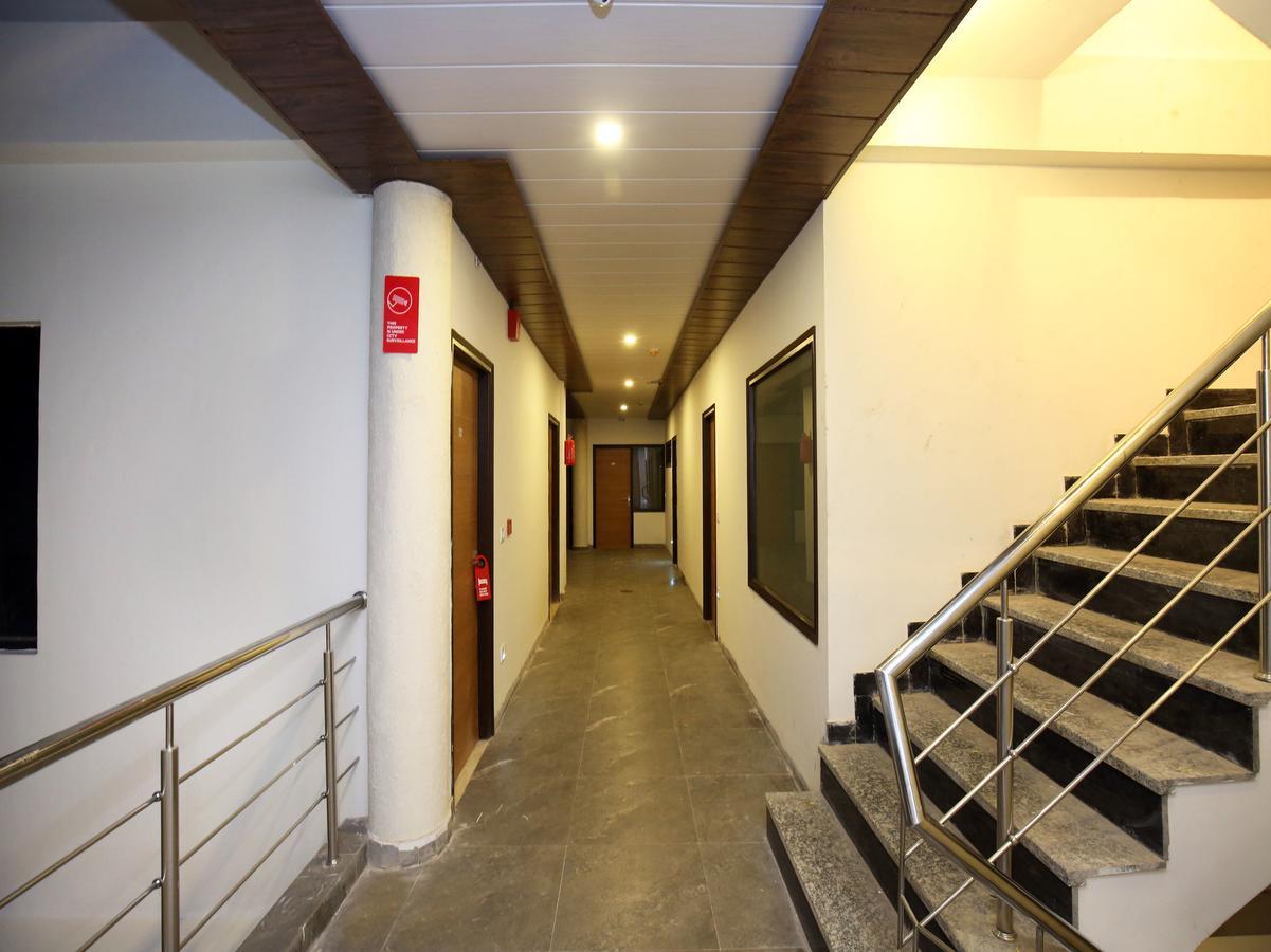 Capital O 9822 Hotel Seven Chandīgarh Zewnętrze zdjęcie